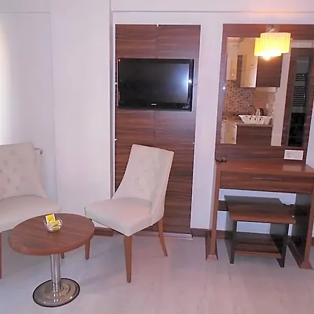 House Aparthotel 3*